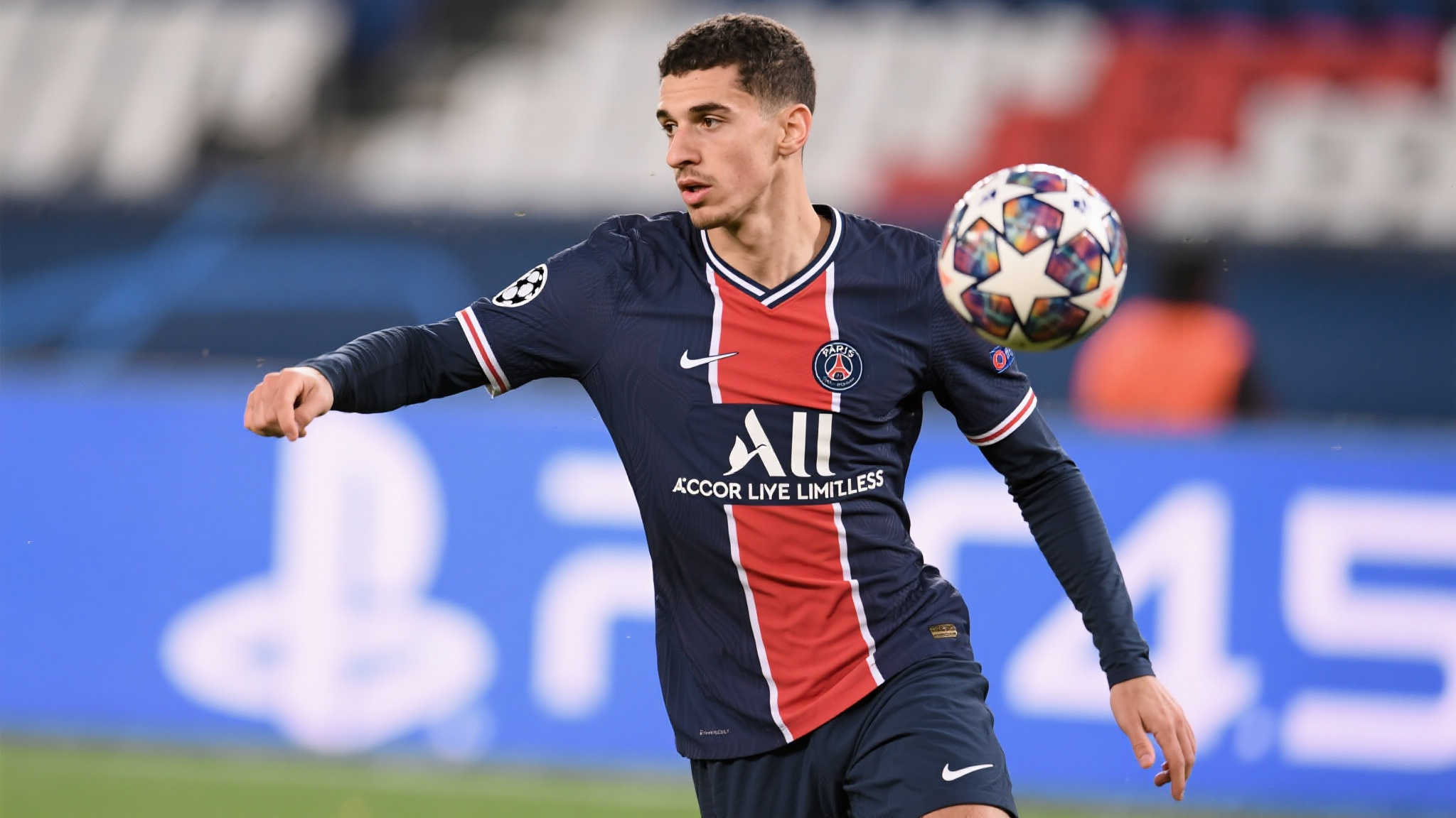 巅峰之路!28岁登贝莱单赛季49战斩获48球参与刷新纪录 本赛季他的辉煌战绩,让人们重新审视他的价值。年仅2